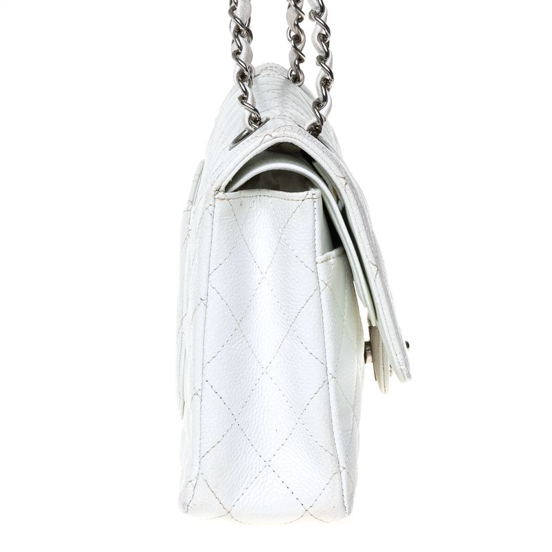 Bolsa-Chanel-Classica-Double-Flap-Caviar-Branco