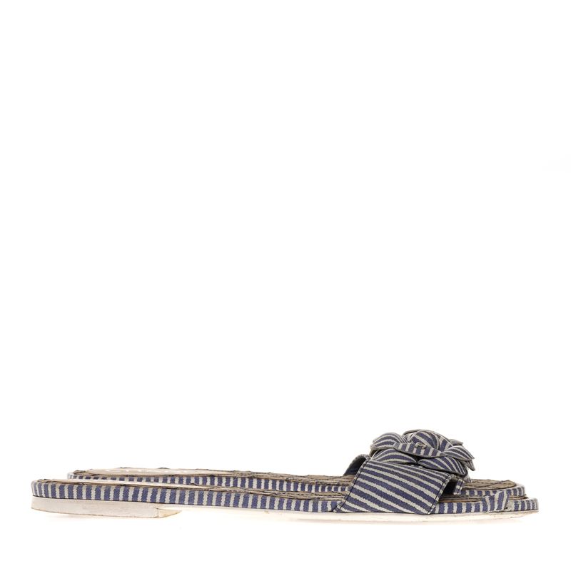 Slide-Chanel-Camelia-Listrada-Azul-e-Branco