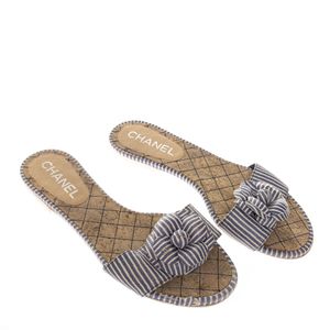 Slide Chanel Camelia Listrada Azul e Branco