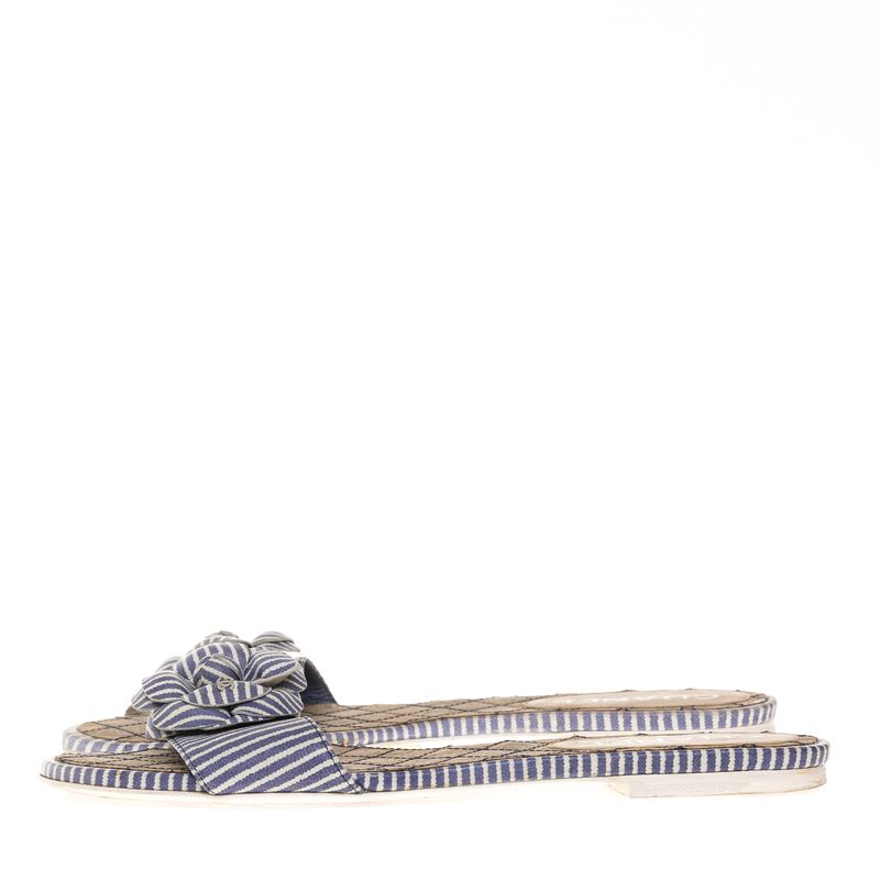 Slide-Chanel-Camelia-Listrada-Azul-e-Branco
