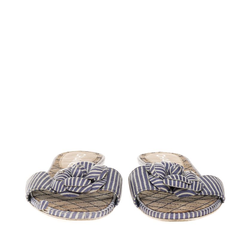 Slide-Chanel-Camelia-Listrada-Azul-e-Branco