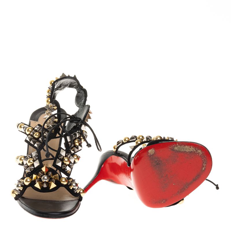 67174-Sandalia-Christian-Louboutin-Couro-Preto-e-Spikes-5