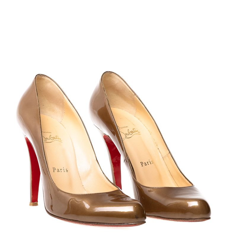 67247-Scarpin-Christian-Louboutin-Verniz-Bronze-verso
