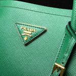 Bolsa-Prada-Cuir-Double-Grande-Saffiano-Verde