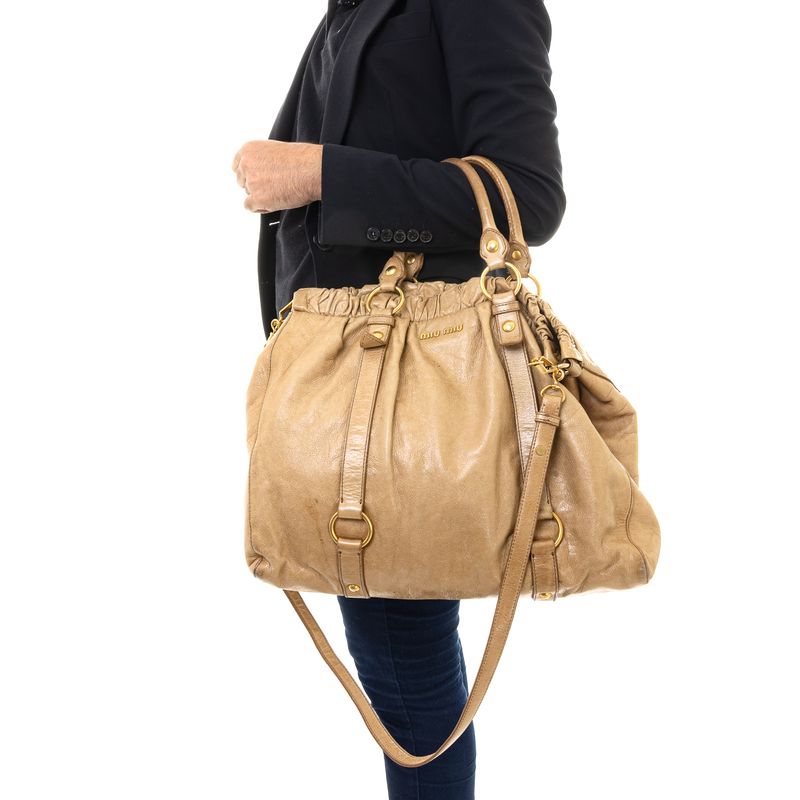 Bolsa-Miu-Miu-Tote-Couro-Bege