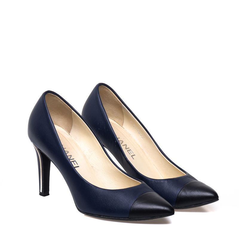 Scarpin-Chanel-Bicolor-Azul-Marinho-e-Preto