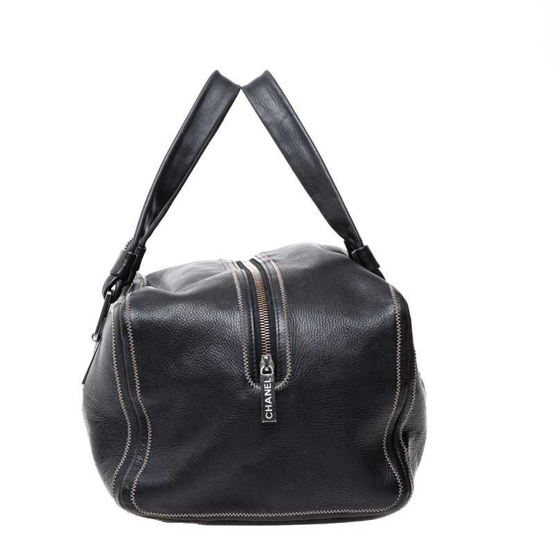 Bolsa-Chanel-Couro-Preto-Detalhes-Costura