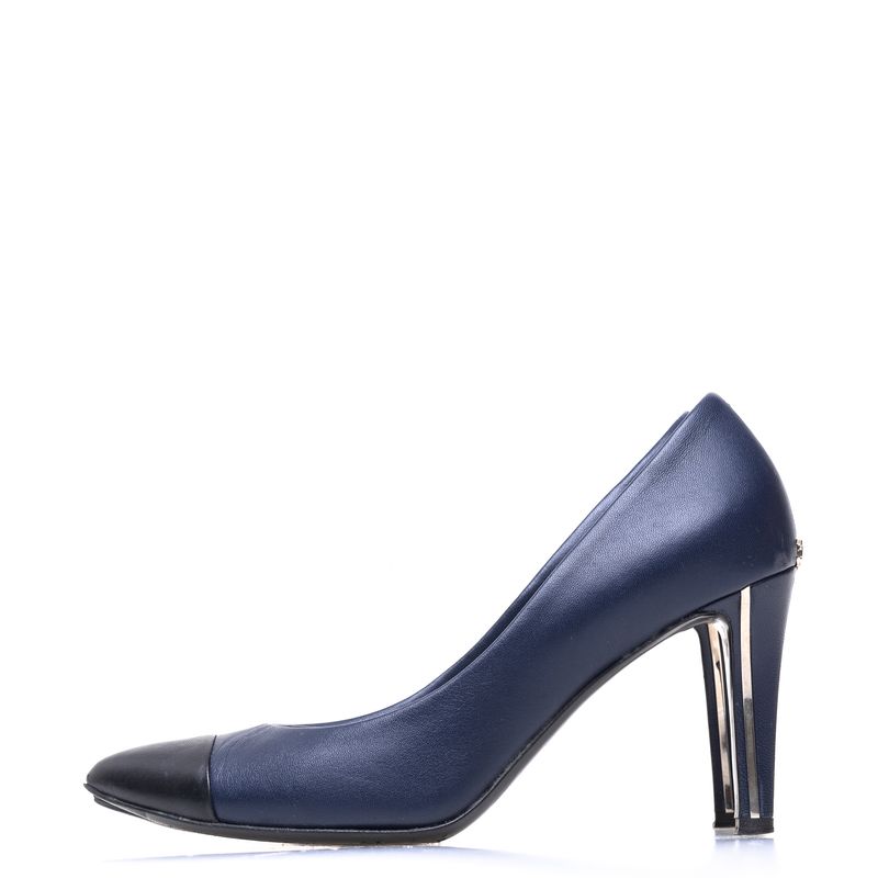 Scarpin-Chanel-Bicolor-Azul-Marinho-e-Preto