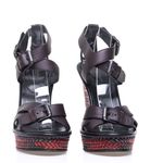 Anabela-Bottega-Veneta-Couro-Marrom-e-Salto-Vermelho