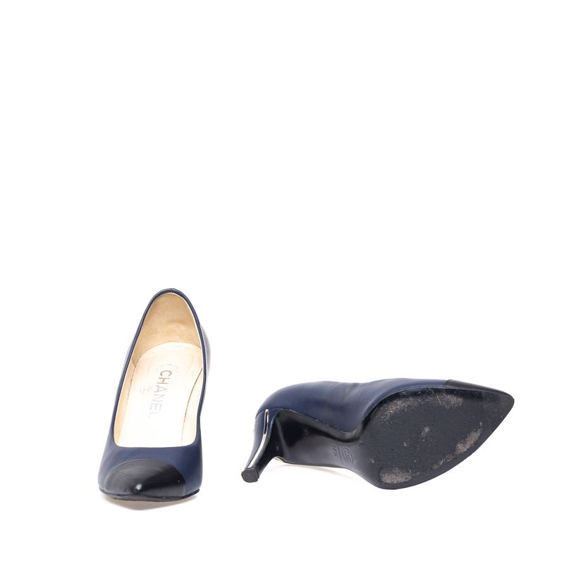 Scarpin-Chanel-Bicolor-Azul-Marinho-e-Preto