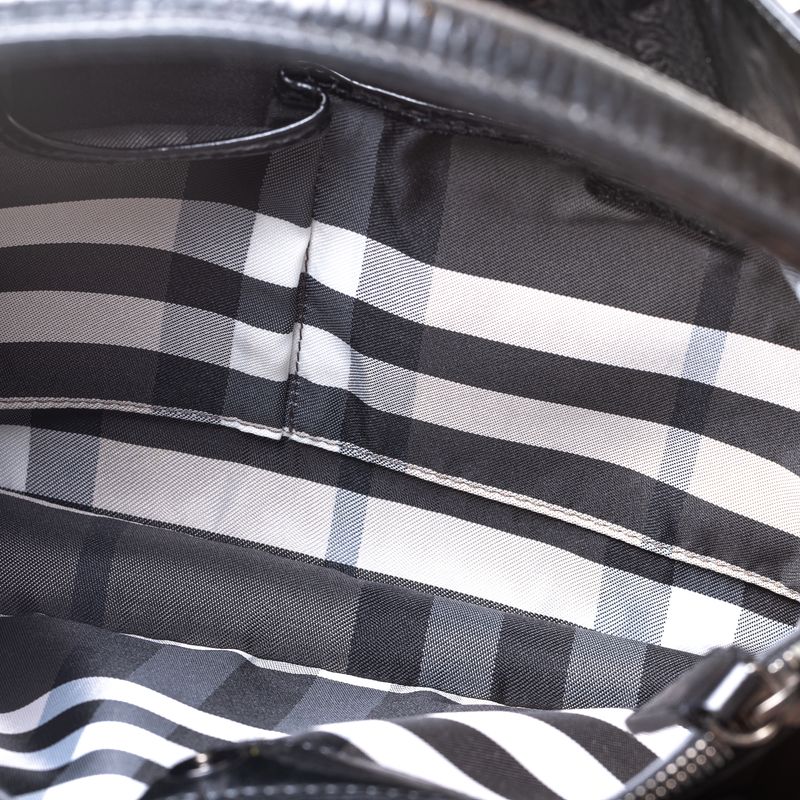Bolsa-Burberry-Preta-Envernizada
