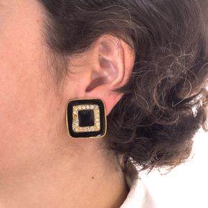Brinco Quadrado Esmaltado Preto com Cristais