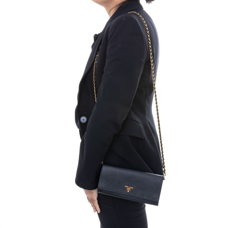 Carteira-Prada-Couro-Saffiano-Preto-com-Alca