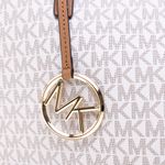 Bolsa-Michael-Kors-Tote-Monogram-Branco-e-Caramelo-com-Clutch