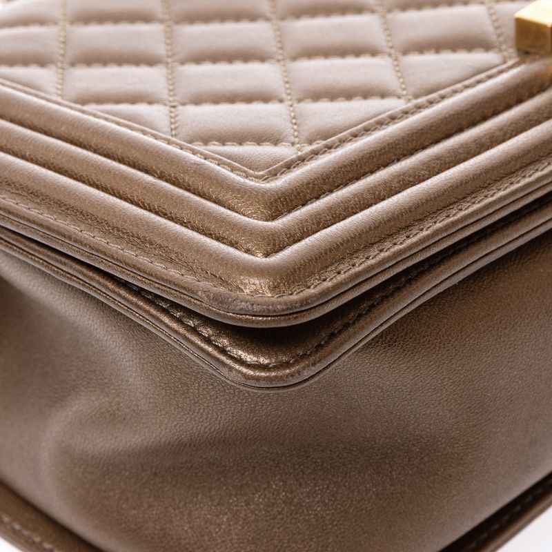 Bolsa-Chanel-Boy-Media-Lambskin-Bronze