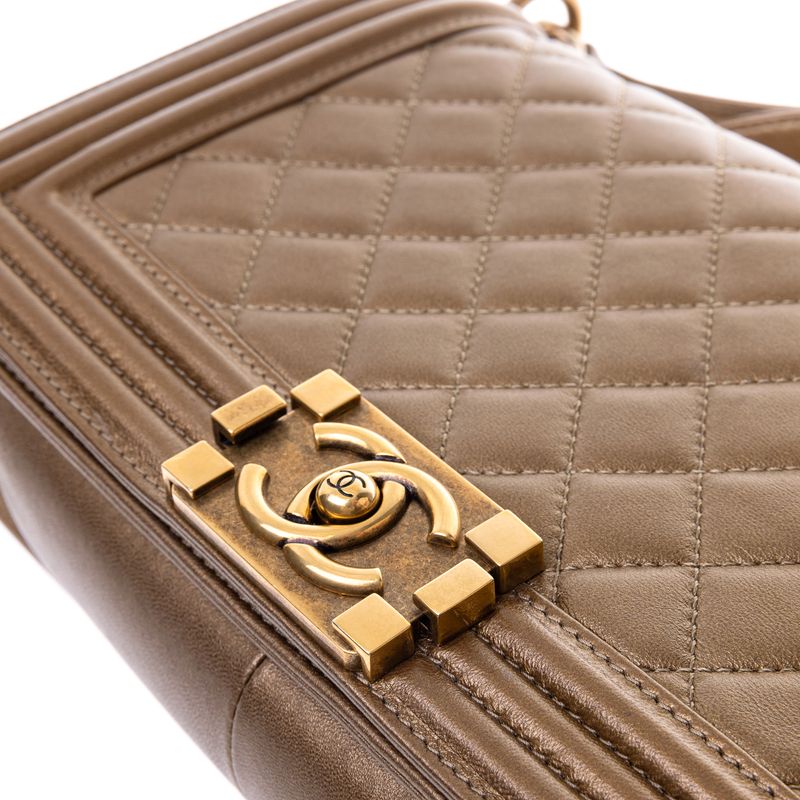 Bolsa-Chanel-Boy-Media-Lambskin-Bronze