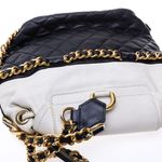 Mochila-Moschino-Preto-e-Branco-Alca-Corrente