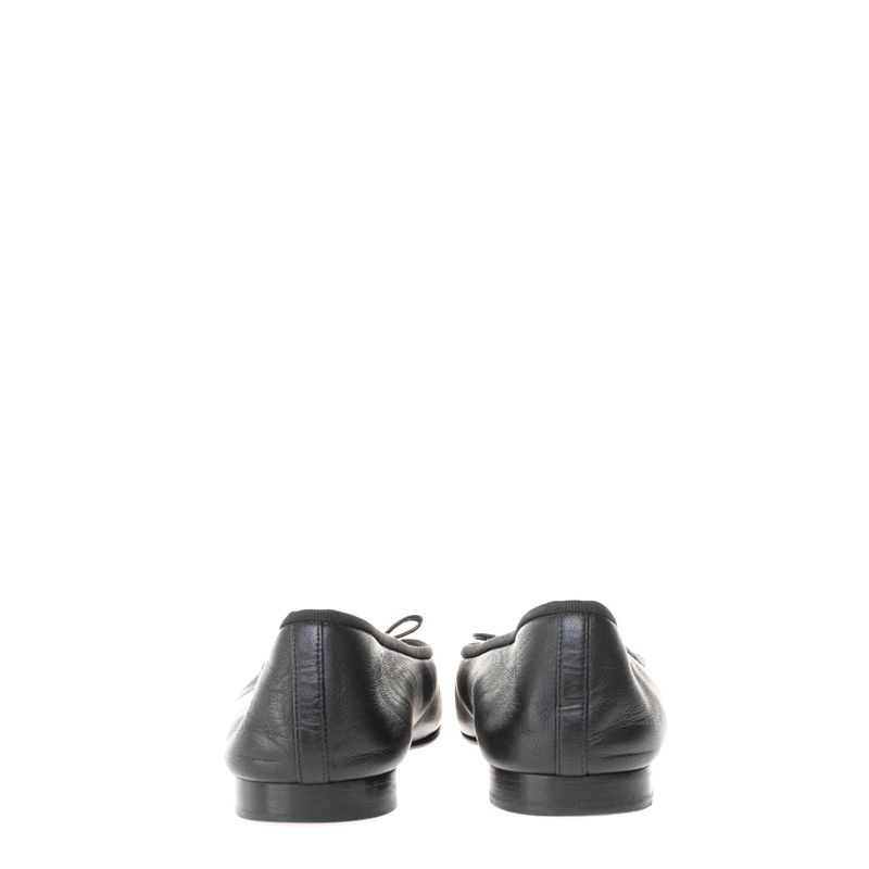 Sapatilha-Chanel-CC-Cap-Couro-Preto-Bico-Dourado