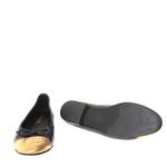 Sapatilha-Chanel-CC-Cap-Couro-Preto-Bico-Dourado