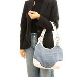 Bolsa-Coach-de-Ombro-Couro-Branco-e-Jacquard-Azul