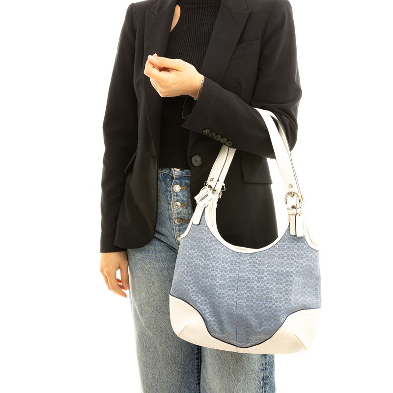 Bolsa-Coach-de-Ombro-Couro-Branco-e-Jacquard-Azul
