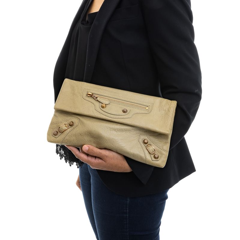 Clutch-Balenciaga-Motocross-Classic-Envelope-Bege