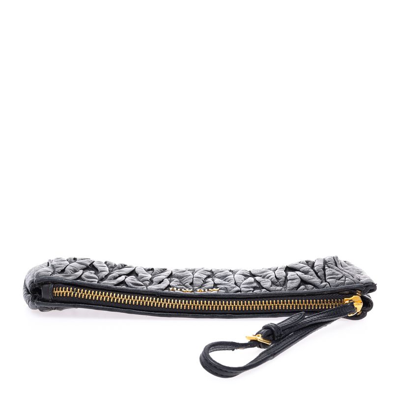 Clutch-Miu-Miu-Metalasse-Preto