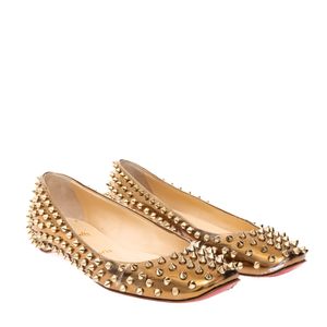 Sapatilha Christian Louboutin Veniz Dourado e Spikes