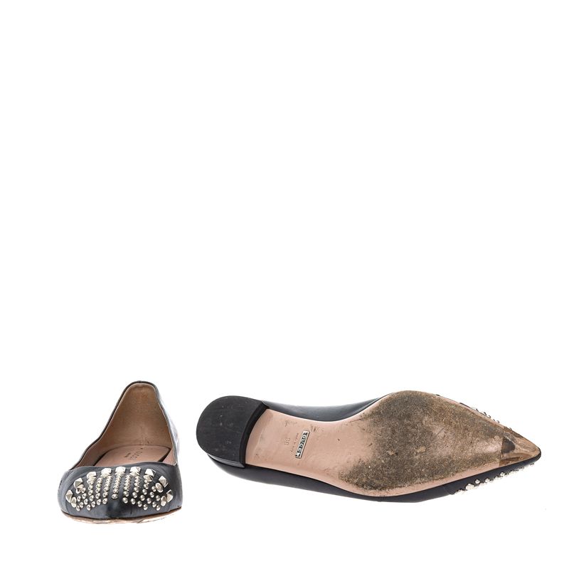 Sapatilha-Gucci-Bico-Fino-e-Aplicacoes-Couro-Preto