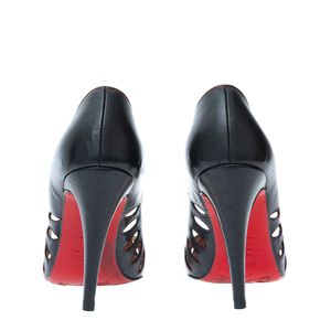 Sapato de Salto Christian Louboutin Couro Preto e Recorte