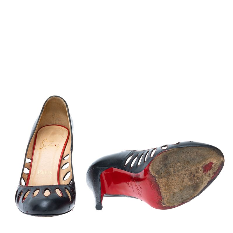 68471-Sapato-de-Salto-Christian-Louboutin-Couro-Preto-e-Recorte-5