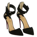 Scarpin-Chrisitian-Louboutin-Camurca-Preto