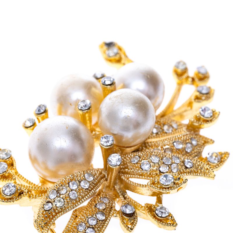 Broche-Vintage-Dourado-Contas-Peroladas-e-Strass