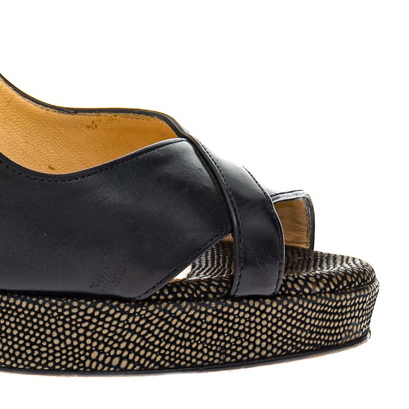 68716-Sandalia-Christian-Louboutin-Couro-Preto-e-Texturizado-2