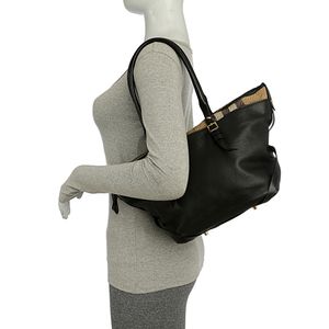 Bolsa Burberry Housecheck e Couro Preto