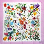 Lenco-Gucci-Estampa-Floral-e-Rosa