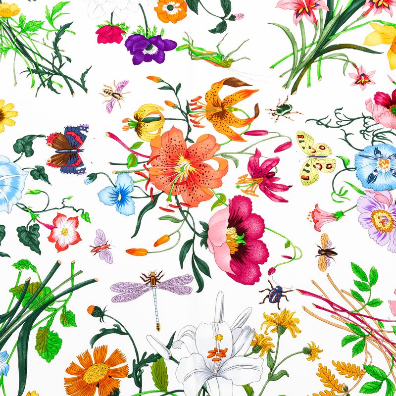 Lenco-Gucci-Estampa-Floral-e-Rosa