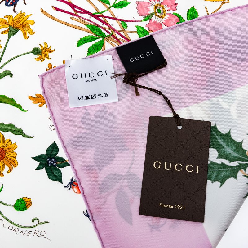 Lenco-Gucci-Estampa-Floral-e-Rosa
