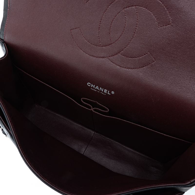 Bolsa-Chanel-Double-Flap-Maxi-Lambskin-Preta