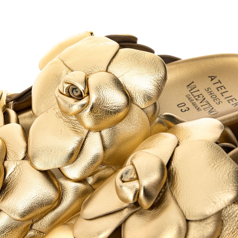 Sandalia-Valentino-Garavani-Slide-Rosas-Dourado