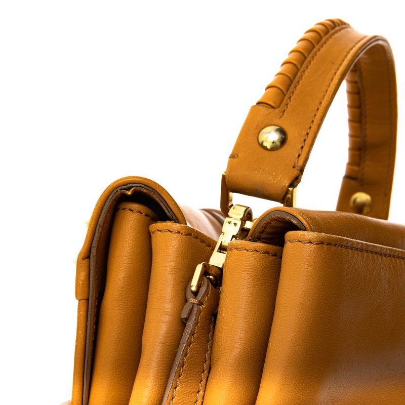 Bolsa-Paula-Cademartori-Dun-Dun-Couro-Caramelo-e-Spikes
