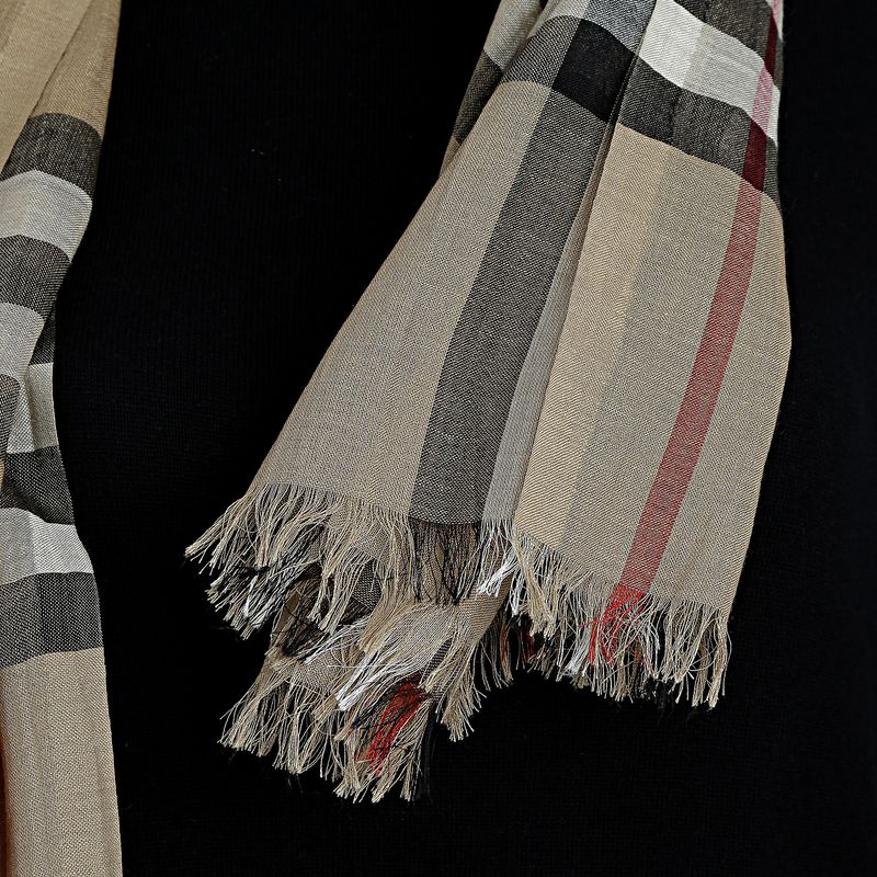 Lenco-Burberry-La-E-Seda
