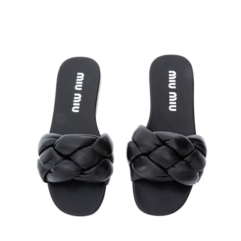 Sandalia-Miu-Miu-Rasteira-Couro-Trancado-Preto