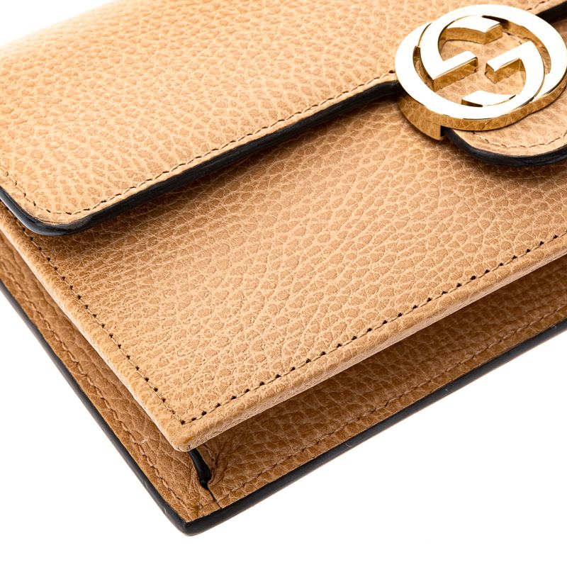 Bolsa-Gucci-Dollar-Interlocking-GG-Chain-Bege