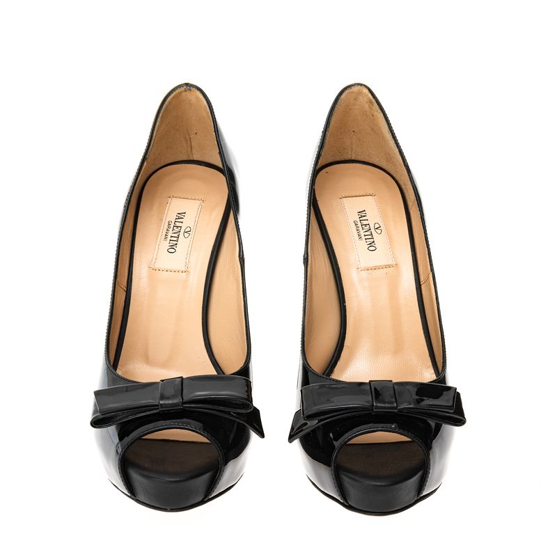 Peep-Toe-Valentino-Garavani-Laco-Verniz-Preto