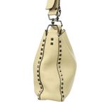 Bolsa-Valentino-Garavani-Transversal-Rockstud-Creme