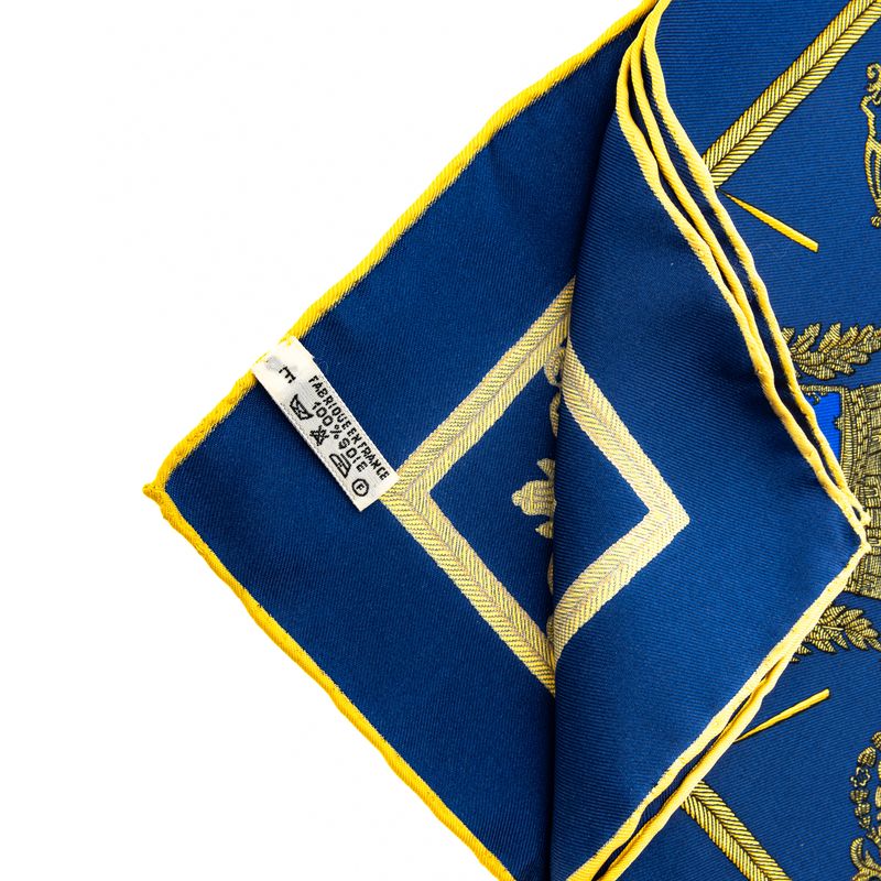 Lenco-Hermes-Seda-Azul-Marinho-Brasoes-Amarelo