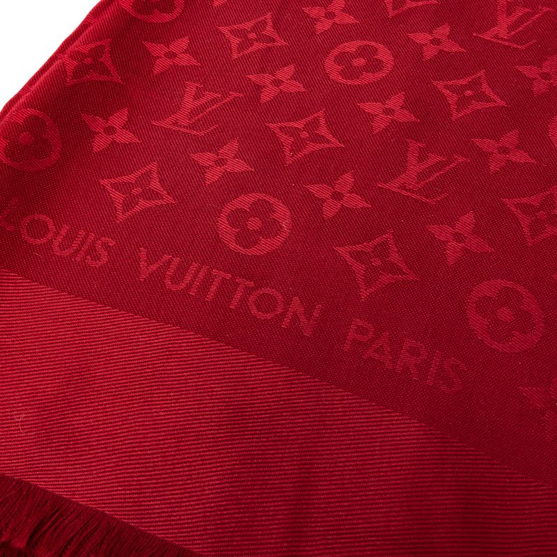 Xale-Louis-Vuitton-Monogram-Seda-e-La-Vermelho