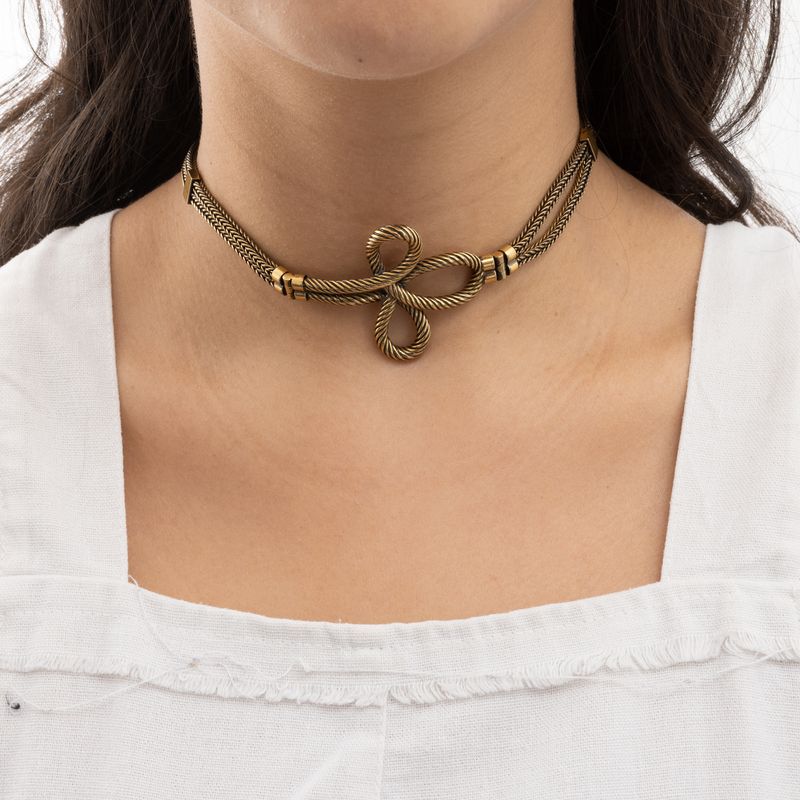 Gargantilha-Chrisitian-Dior-Dourada-Corrente-Trancada