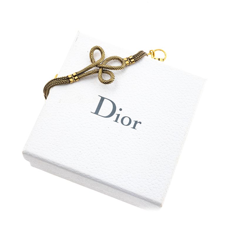 Gargantilha-Chrisitian-Dior-Dourada-Corrente-Trancada